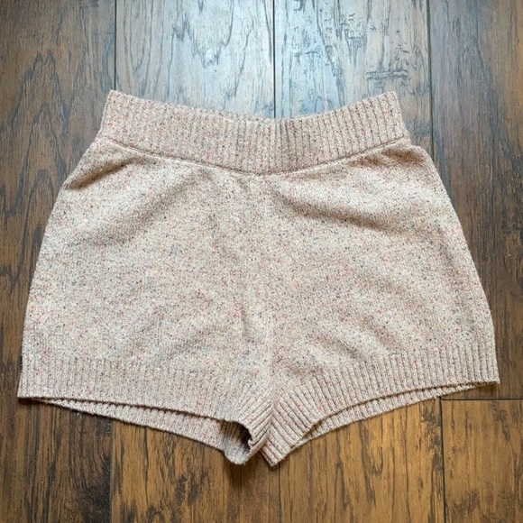 The Bright Side Wool Pearl Topanga Leisure Shorts and Wool Leisure Bra - Picture 9 of 12